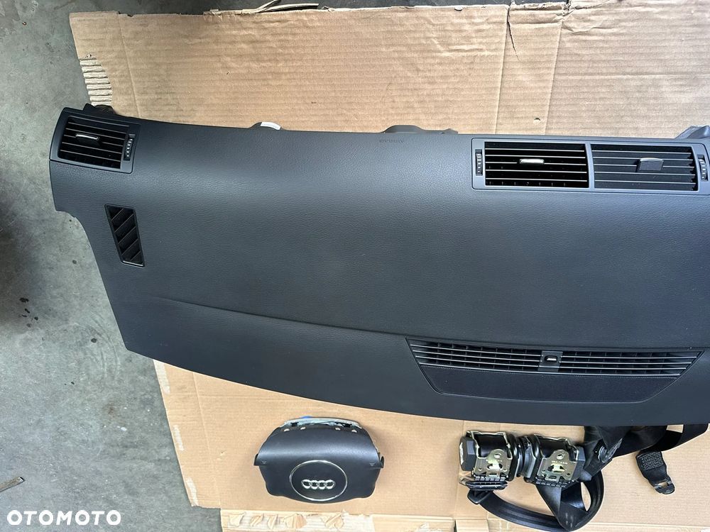 Deska rozdzielcza, konsola, poduszki, airbag, pasy Audi A4 B6 - 6