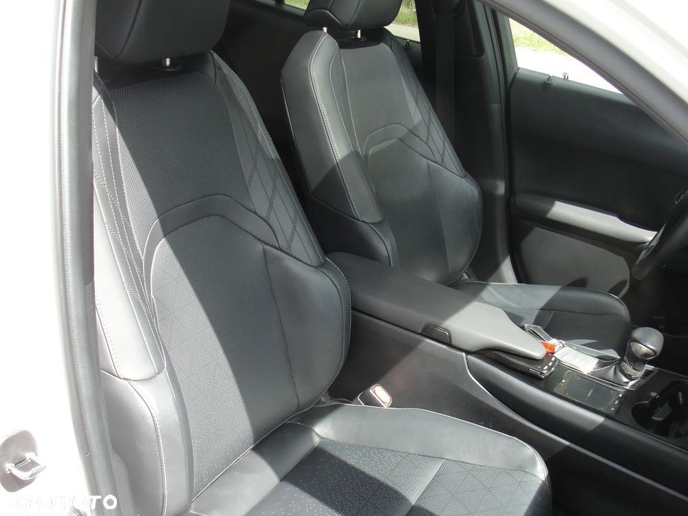Lexus UX 250h Luxury Line - 8