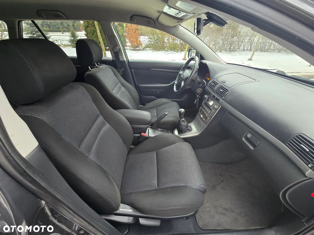 Toyota Avensis 1.8 VVT-i Combi - 28