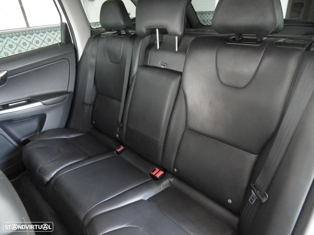 Volvo XC 60 2.0 D3 Dynamic Edition Geartronic - 12