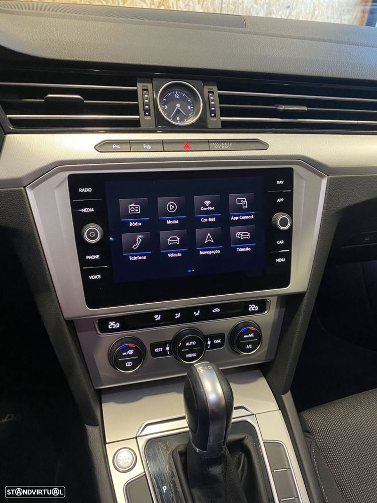 VW Passat Variant - 36