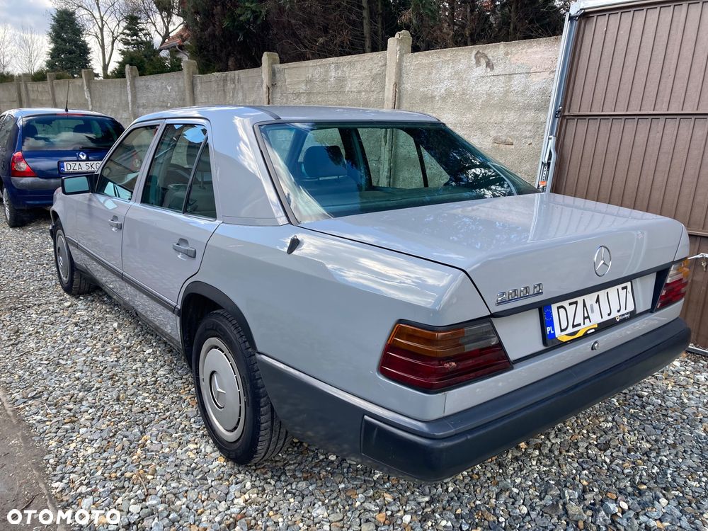 Mercedes-Benz 280 - 4