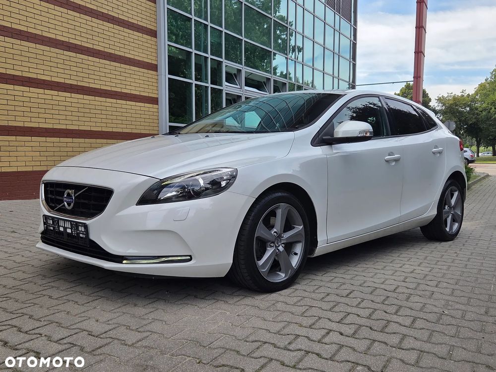 Volvo V40 T2 Momentum - 1
