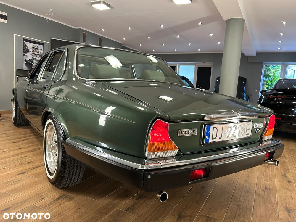 Jaguar XJ - 18