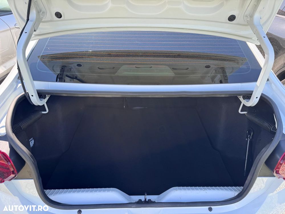 Dacia Logan TCe 90 MT6 Prestige - 30