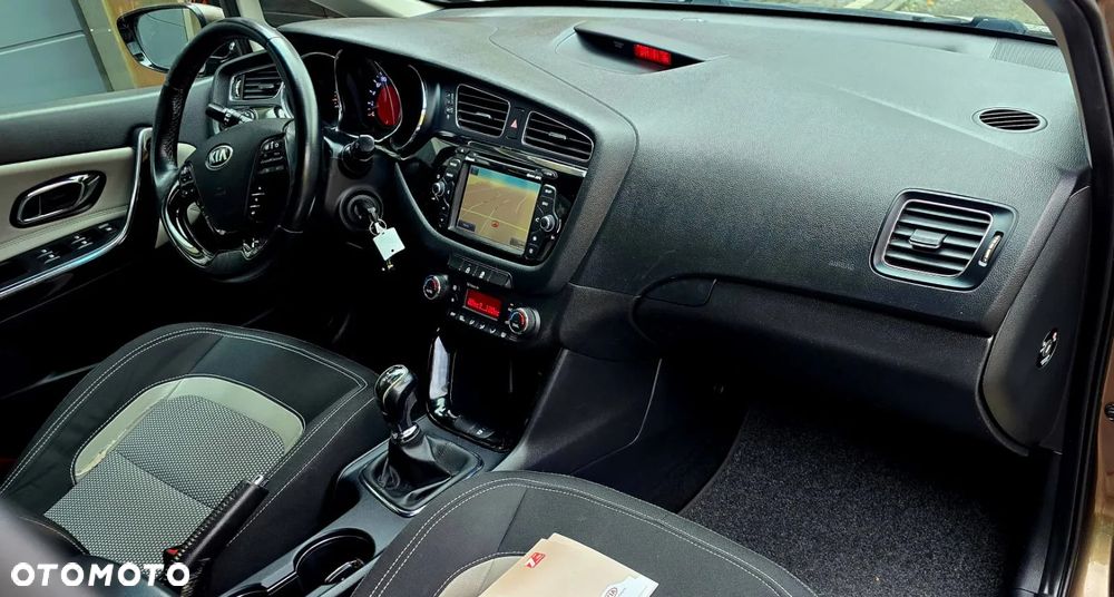 Kia Ceed 1.6 GDI ISG SW Dream Team Edition - 20