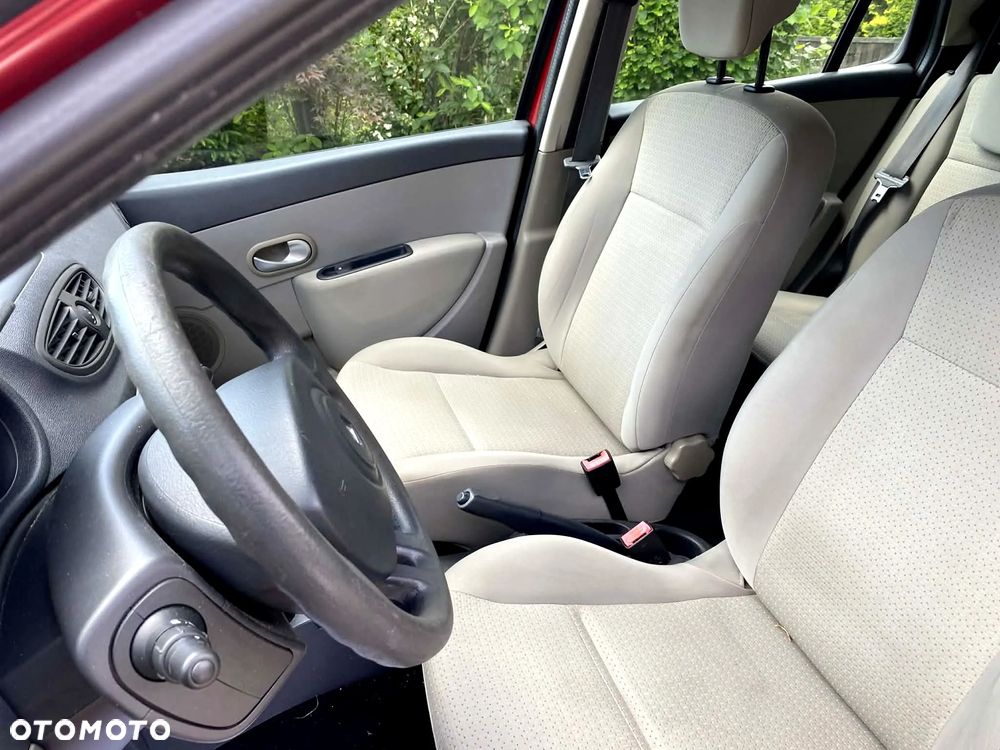 Renault Clio - 36