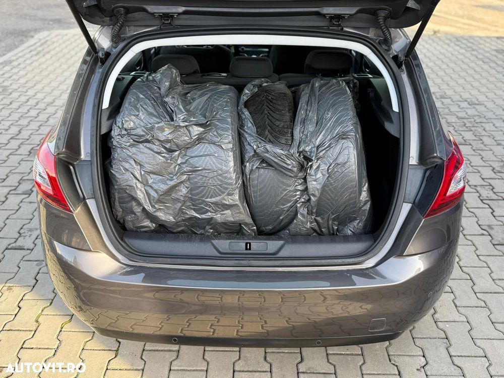 Peugeot 308 1.2 e-THP STT Allure - 26