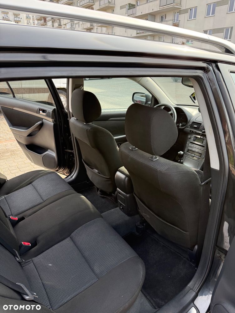 Toyota Avensis - 30