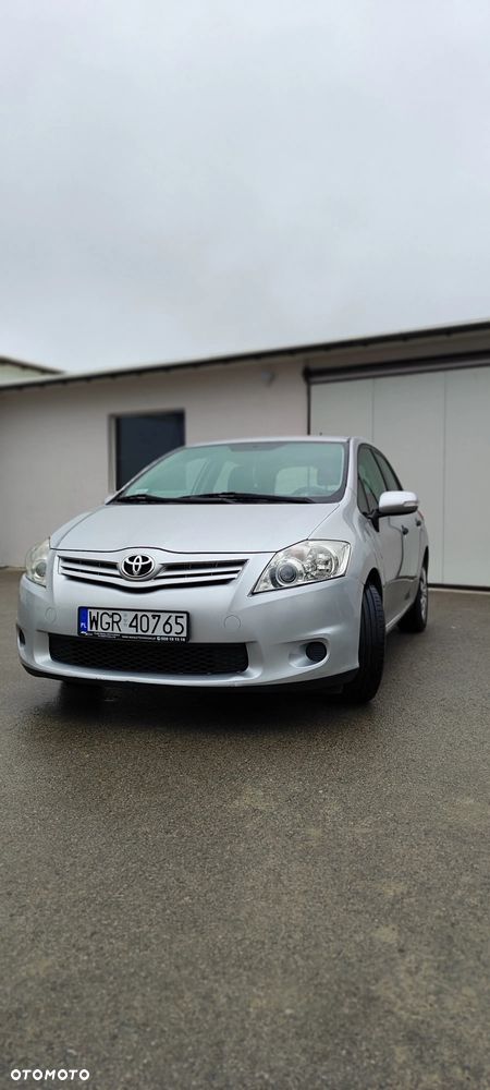 Toyota Auris 1.6 Terra - 1