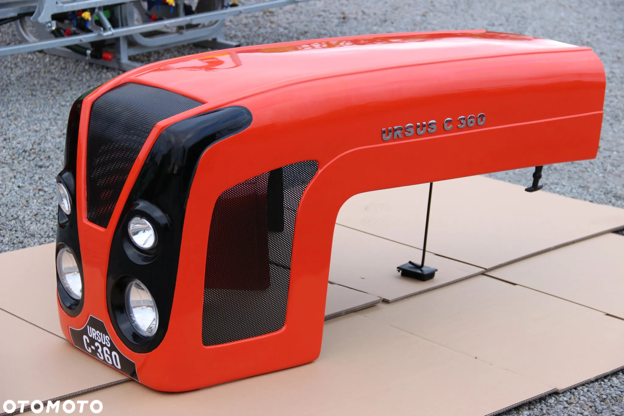 Maska ciągnikowa tworzywo Ursus C360 C-360 model 03 czerwona - 7