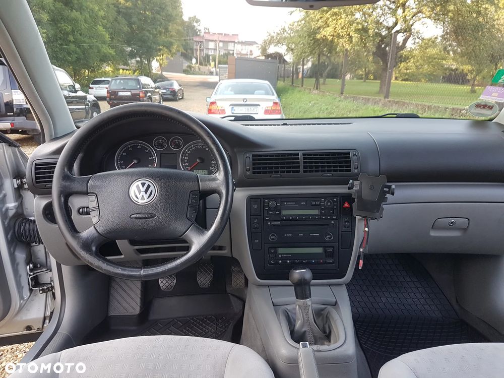 Volkswagen Passat 1.8 5V Turbo Comfortline Family - 18
