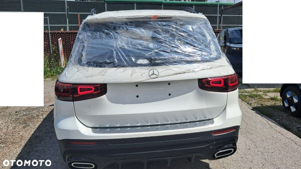 Mercedes-Benz GLB - 14