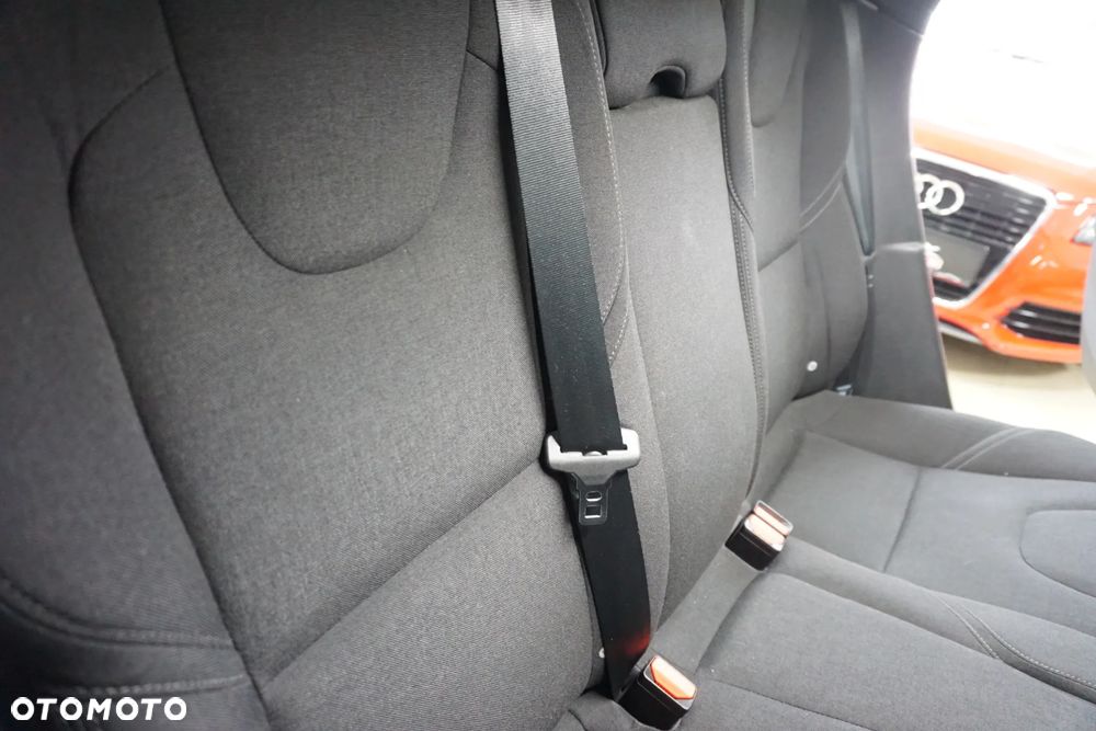 Volvo V40 D2 Kinetic - 24