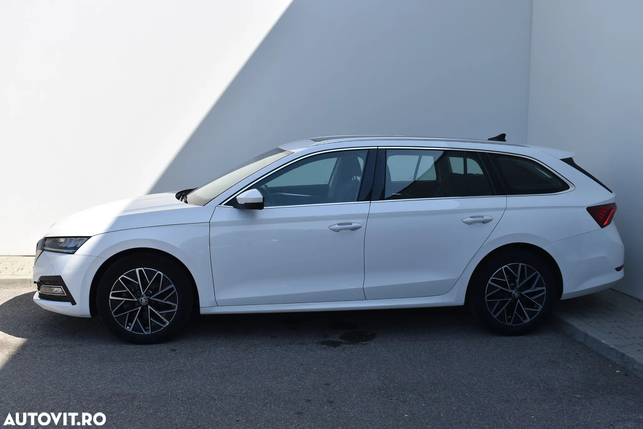 Skoda Octavia Combi 2.0 TDI DSG Style - 8