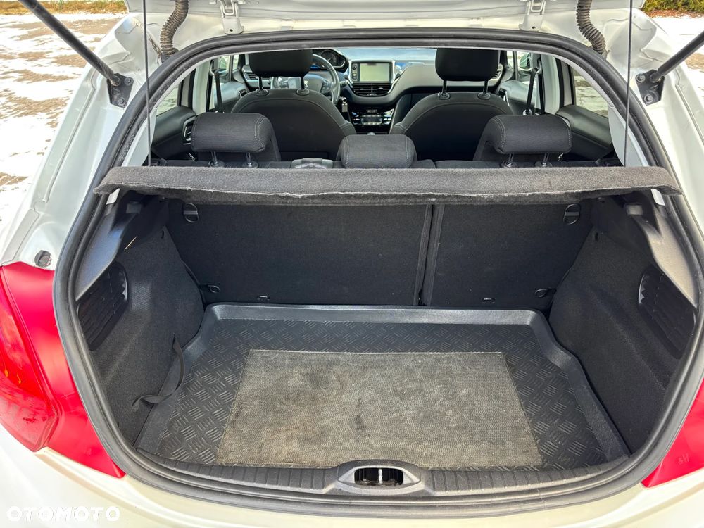 Peugeot 208 1.2 PureTech Allure - 8