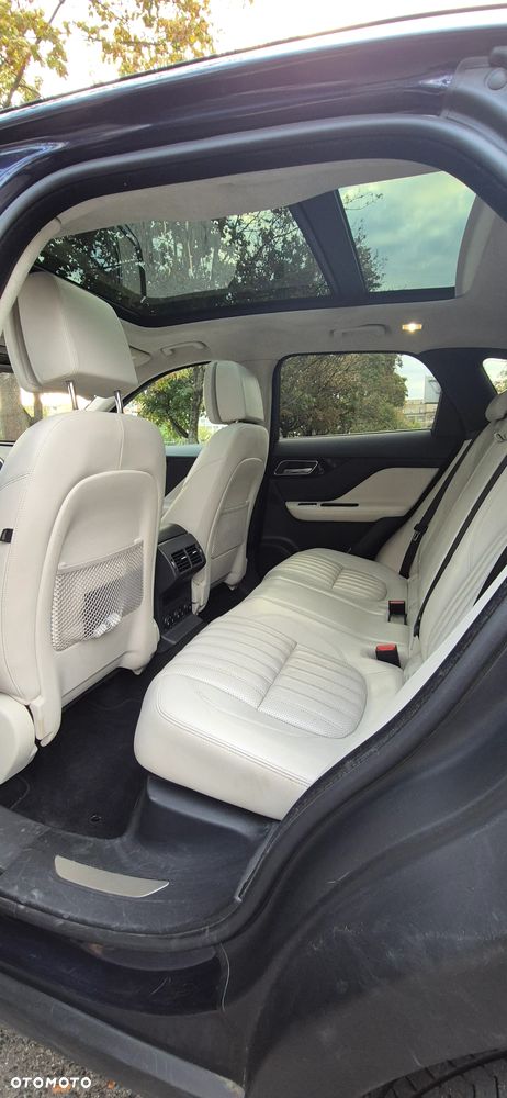 Jaguar F-Pace 30t AWD Prestige - 8