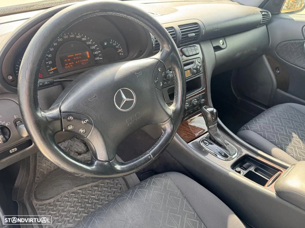 Mercedes-Benz 220 - 6