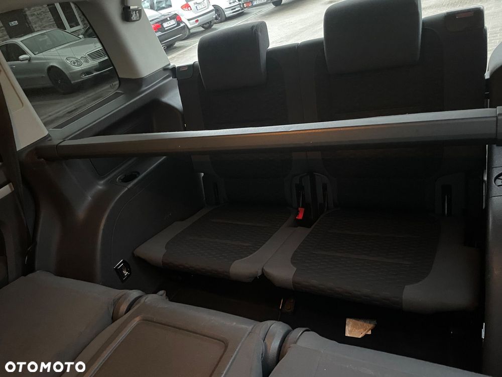 Volkswagen Touran - 22