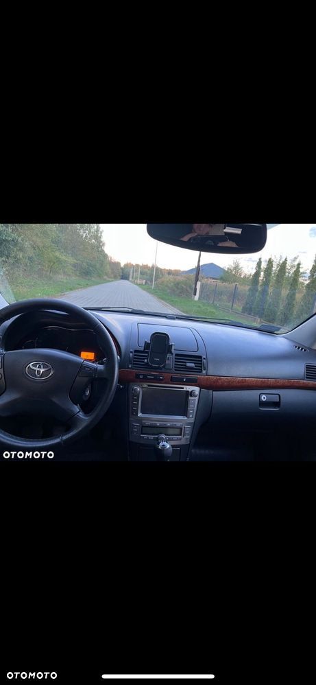 Toyota Avensis 2.2 D-4D Prestige Gold - 3