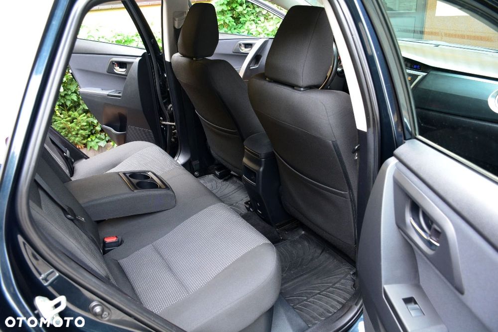 Toyota Auris Hybrid 135 Prestige - 24
