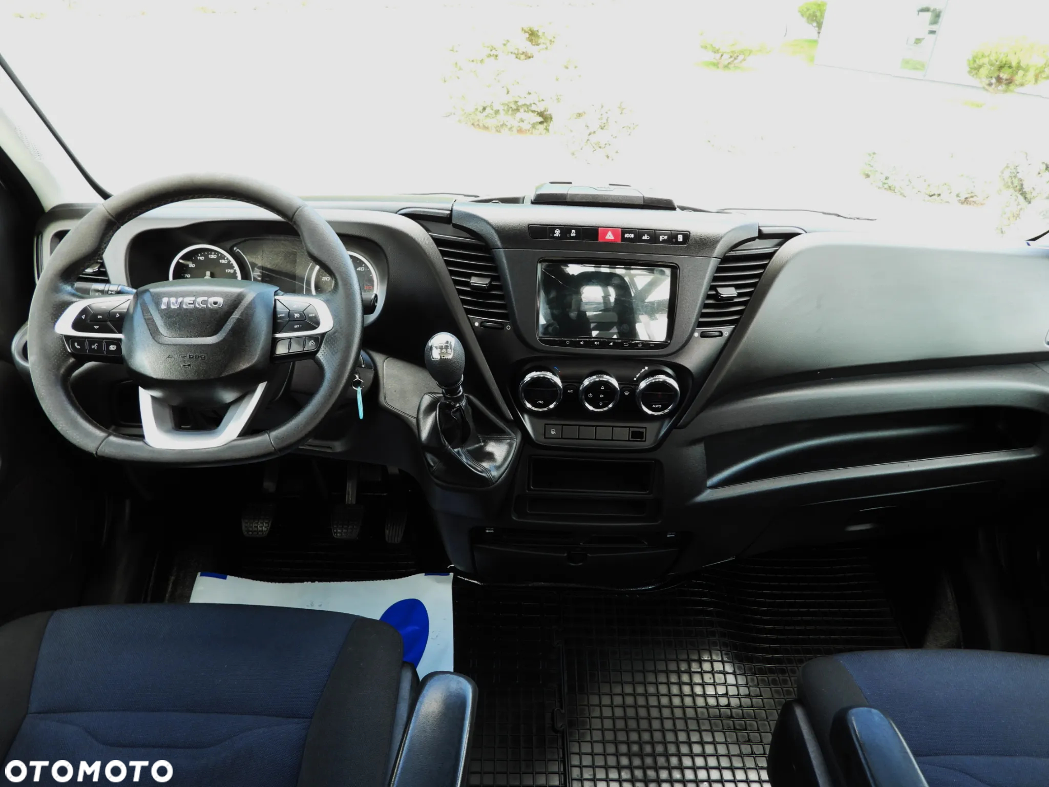 Iveco DAILY 35C16 WYWROTKA PODWÓJNA KABINA DOKA 6 MIEJSC TEMPOMAT NAWIGACJA BLIŹNIACZE KOŁA KLIMATYZACJA 160KM [ 344567 ] - 32