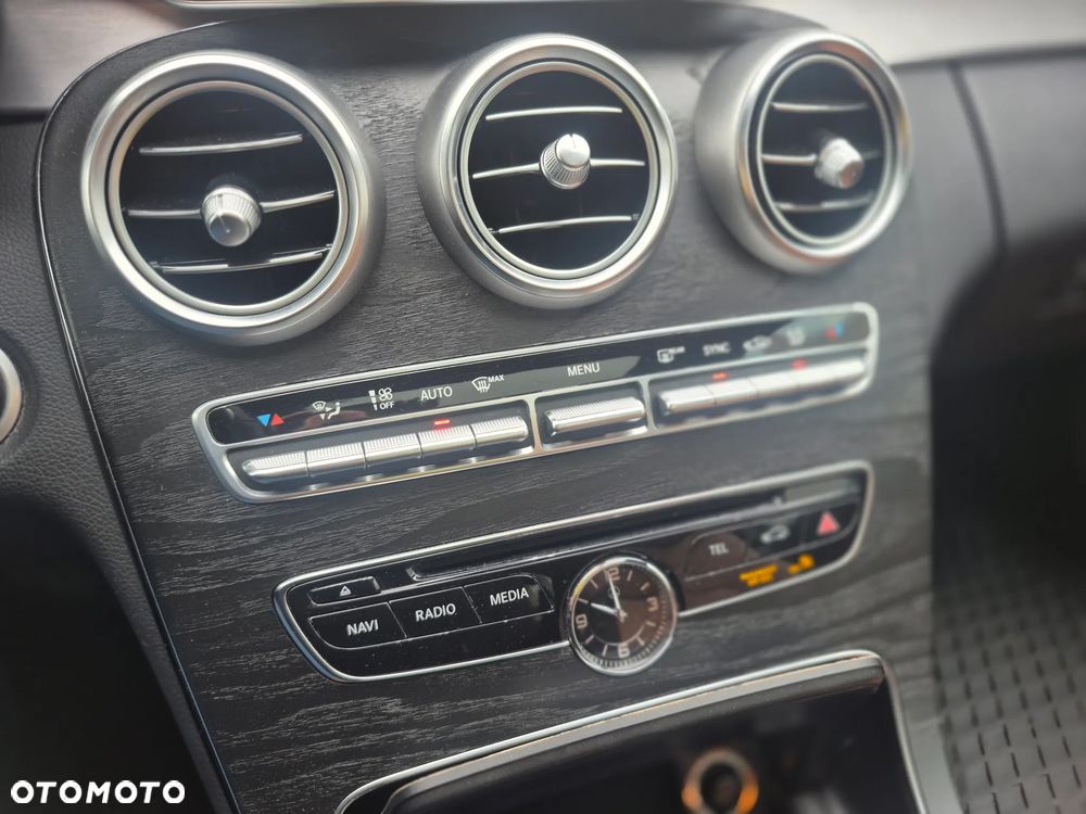 Mercedes-Benz Klasa C 300 9G-TRONIC - 19