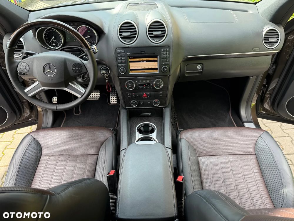 Mercedes-Benz GL 500 4Matic 7G-TRONIC Grand Edition - 23