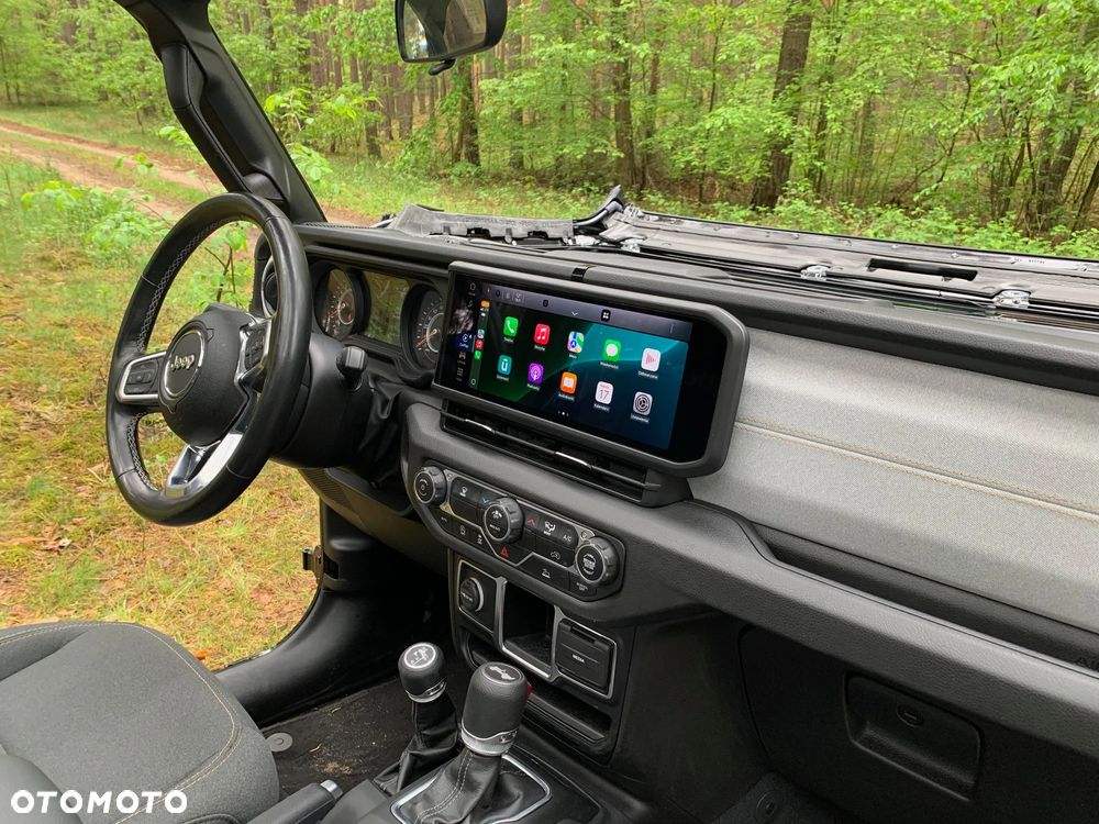 Jeep Wrangler - 8