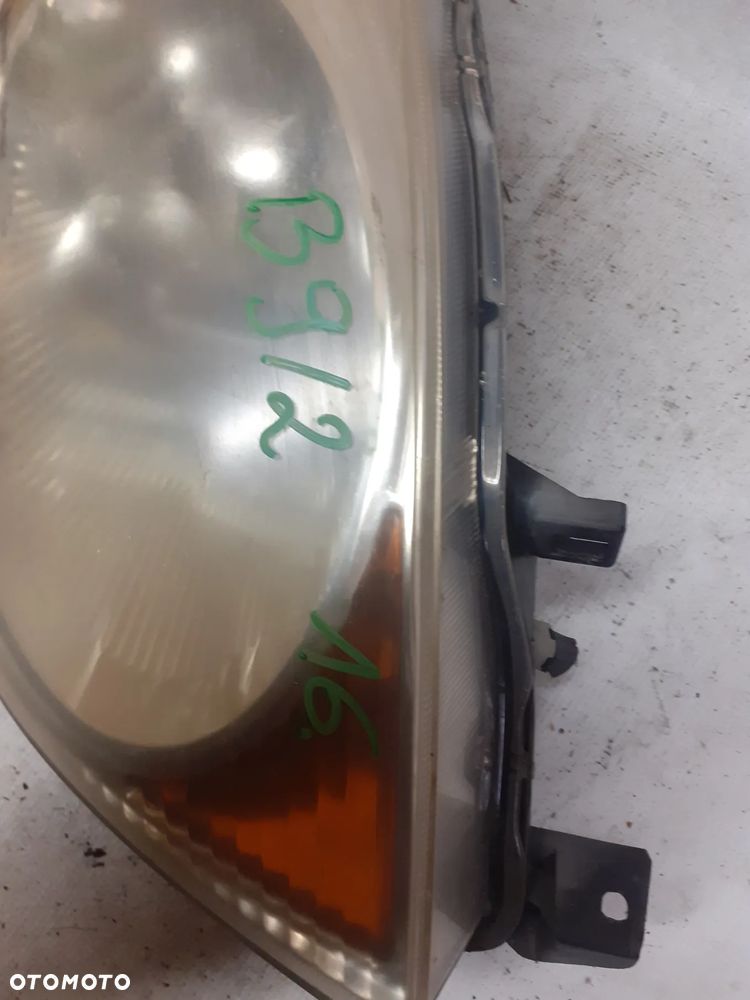 .   PRZOD PRZEDNIA LAMPA PRAWA NISSAN NOTE E11 - 2