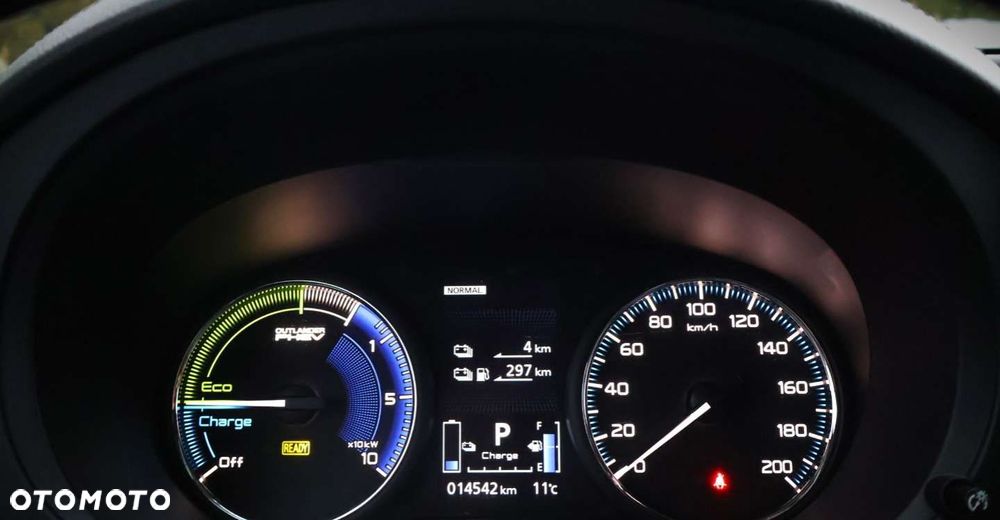 Mitsubishi Outlander - 25