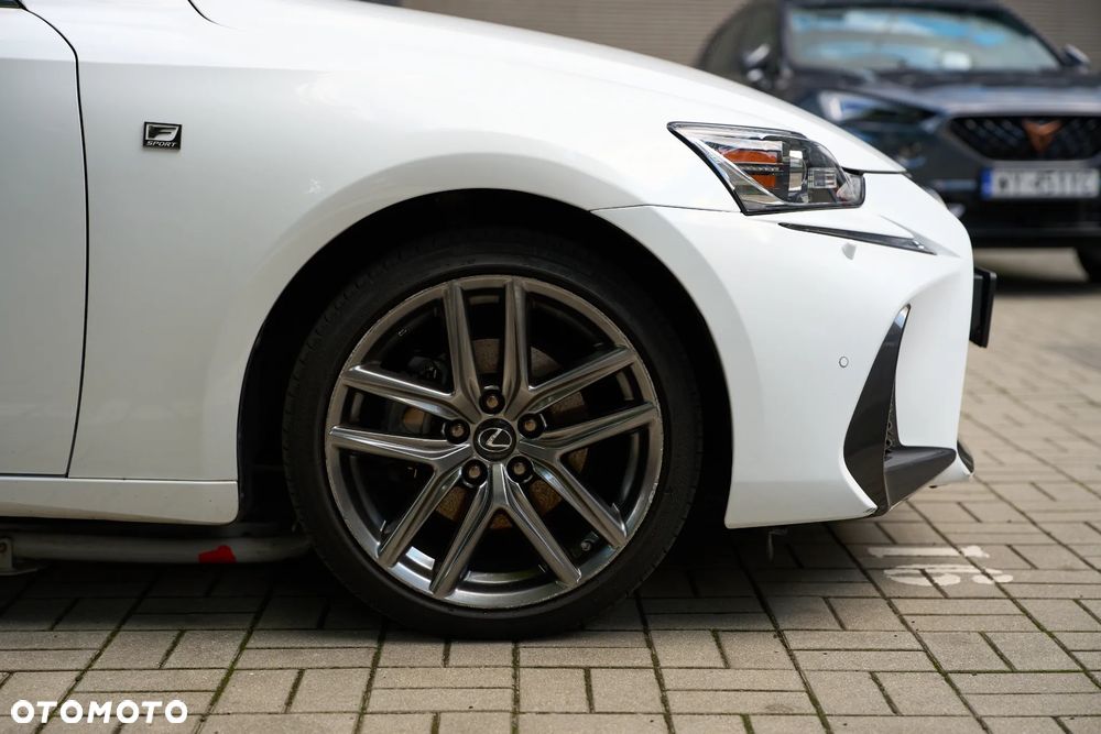 Lexus IS 300h F Sport - 6