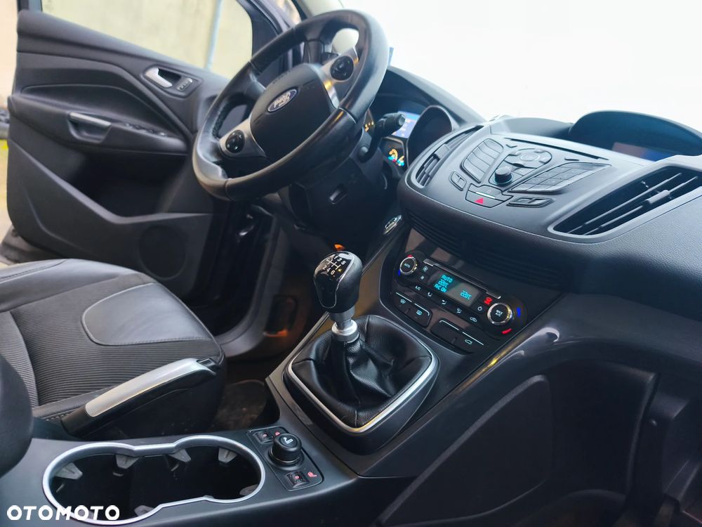 Ford Kuga 2.0 TDCi 2x4 Titanium - 24