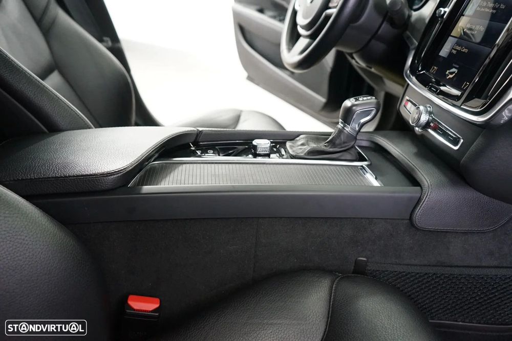 Volvo S90 2.0 D5 Momentum AWD Geartronic - 42