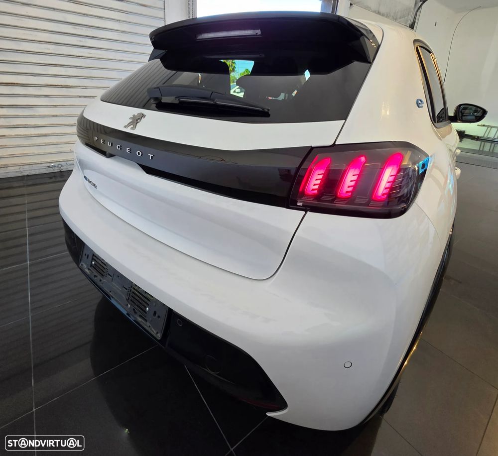 Peugeot e-208 Allure - 7