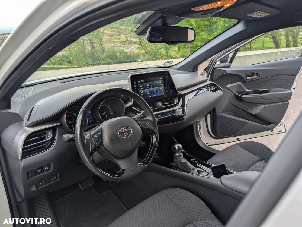 Toyota C-HR Lounge - 10