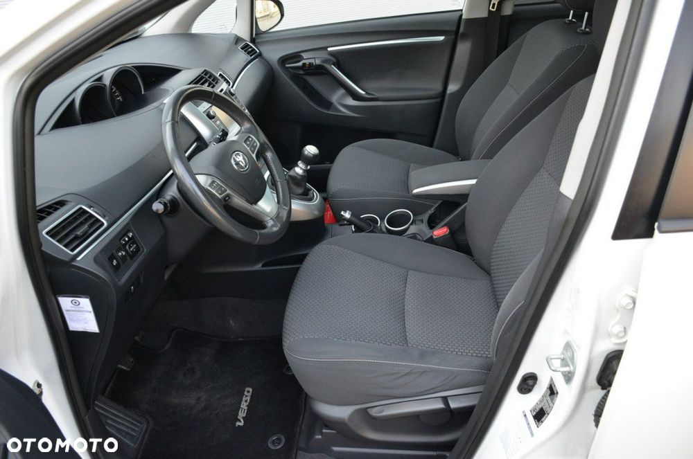 Toyota Verso - 23