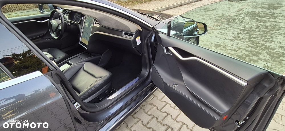 Tesla Model S - 17