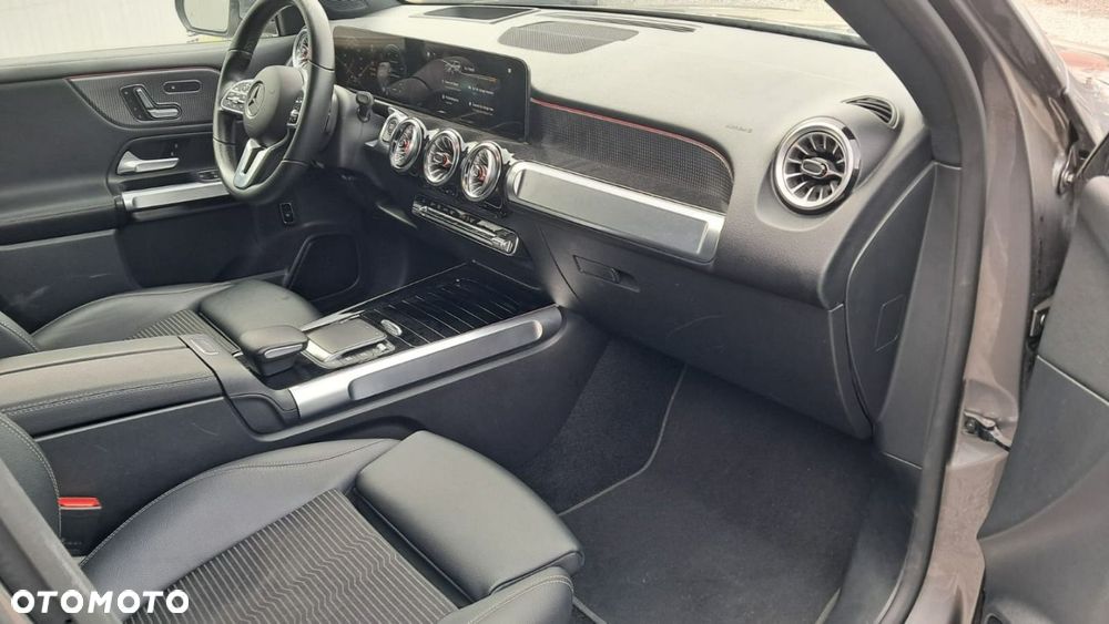 Mercedes-Benz EQB - 8