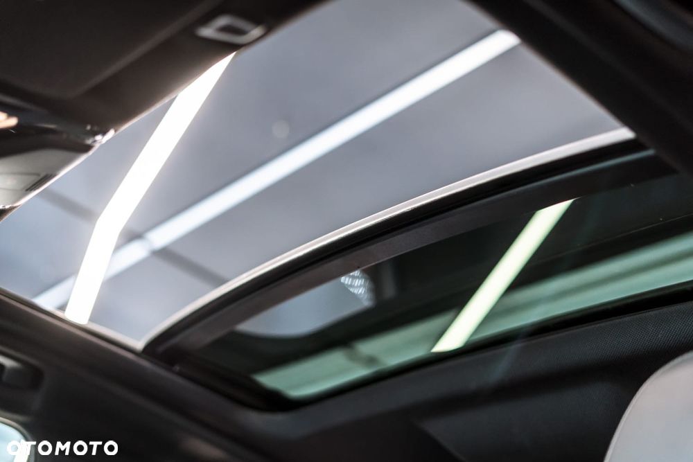 BMW Seria 5 M550i xDrive sport - 10