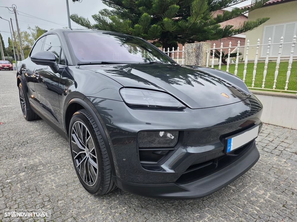 Porsche Macan Electric 4 - 11