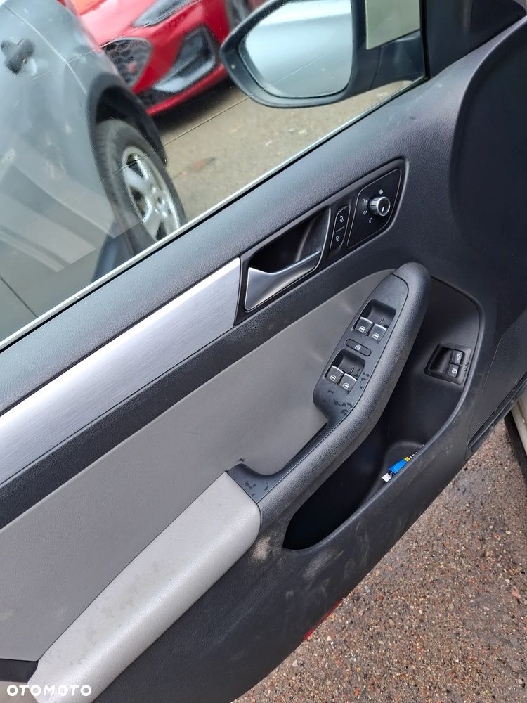 Volkswagen Jetta Hybrid - 12