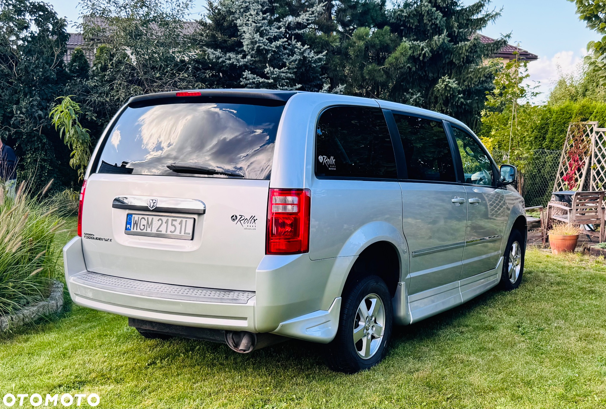 Dodge Caravan - 34