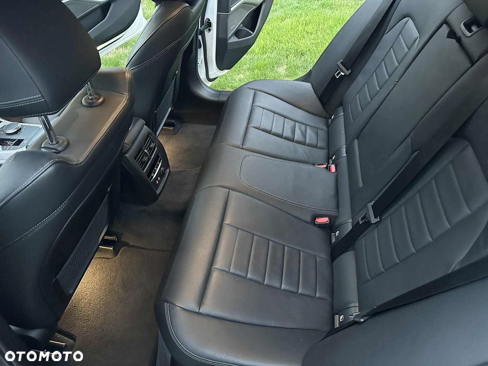 BMW Seria 3 330i Touring Sport Line - 16