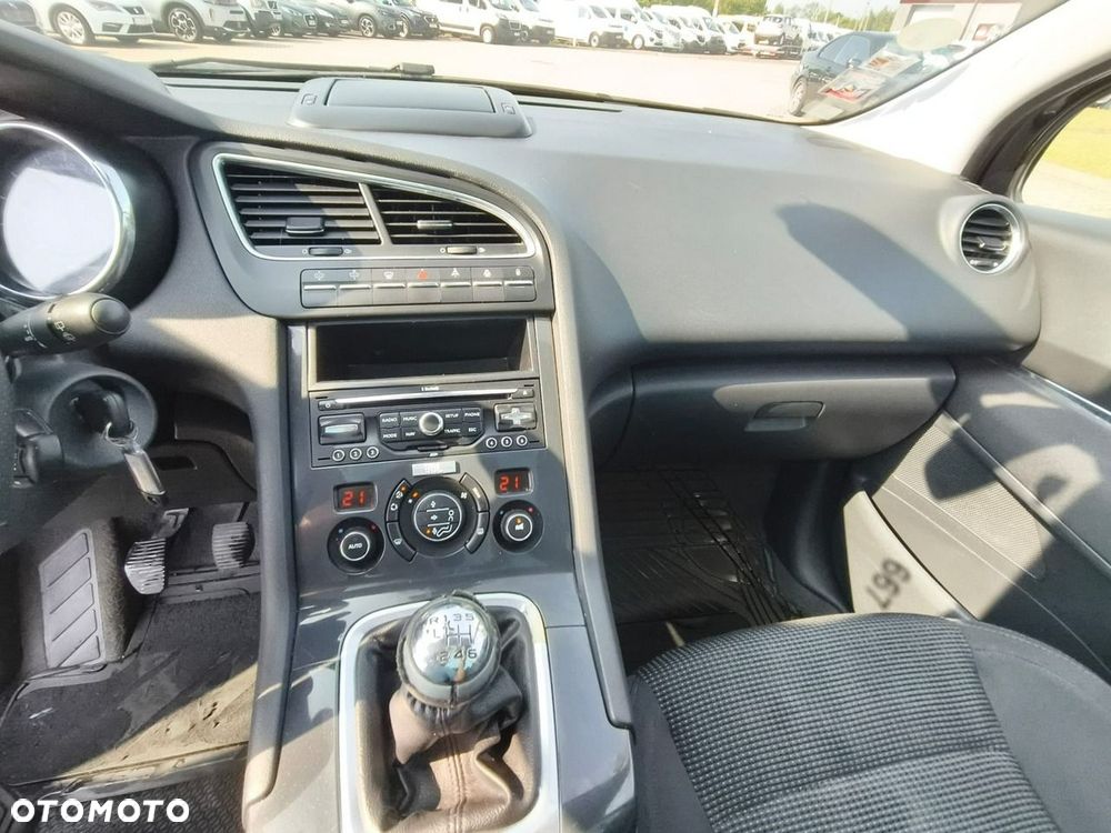 Peugeot 5008 - 12