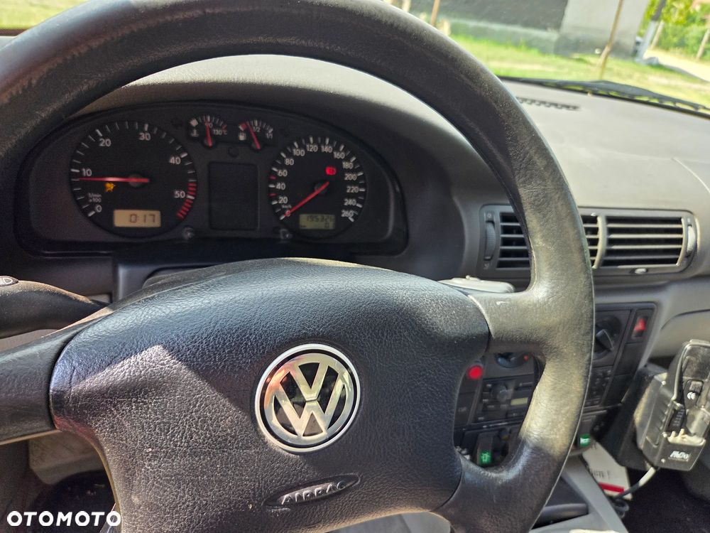 Volkswagen Passat 1.9 TDI - 9