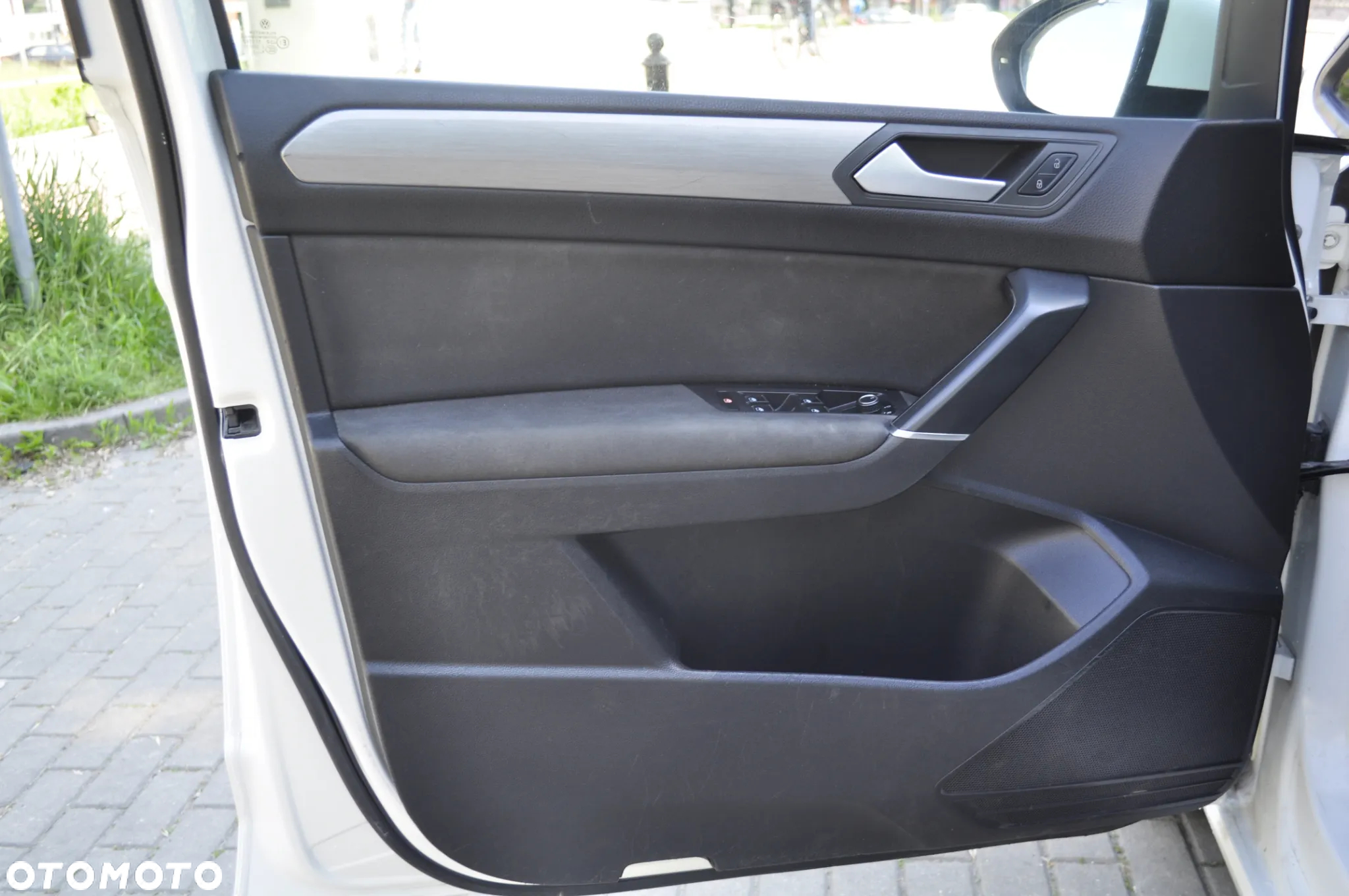 Volkswagen Touran 2.0 TDI BMT Special Edition DSG - 9