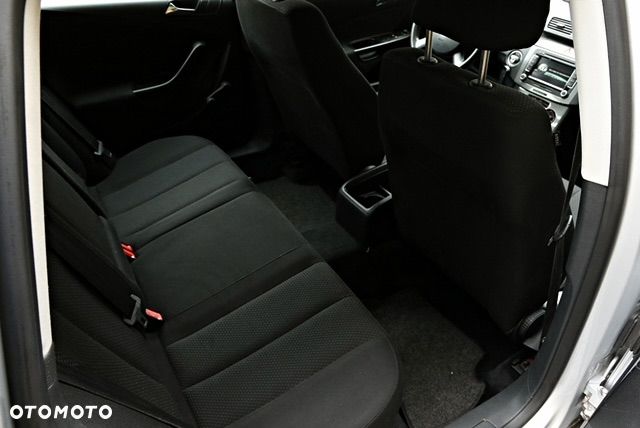 Volkswagen Passat 2.0 TDI Comfortline - 28