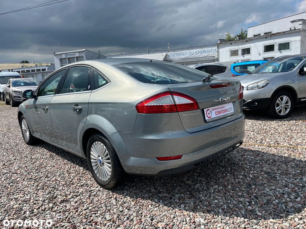 Ford Mondeo 2.0 Ghia - 9
