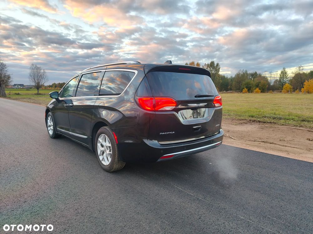 Chrysler Pacifica - 8